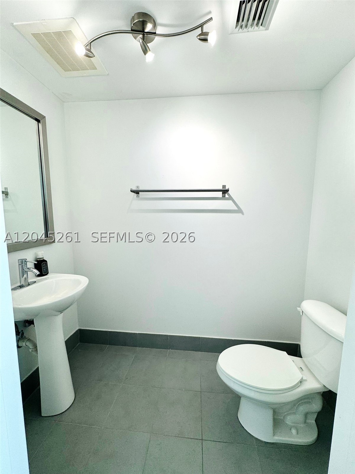 92 SW 3rd St #3608, Miami FL 33130