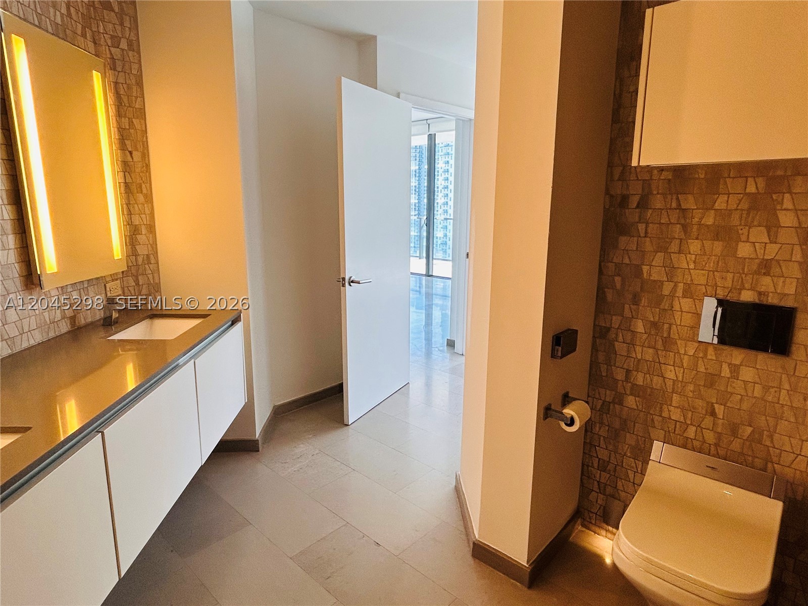 88 SW 7th St #1511, Miami FL 33130