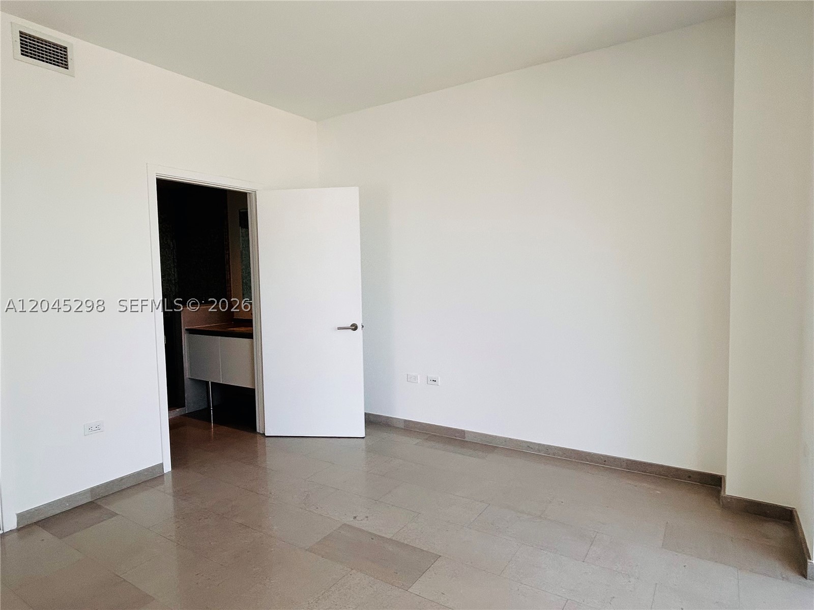 88 SW 7th St #1511, Miami FL 33130