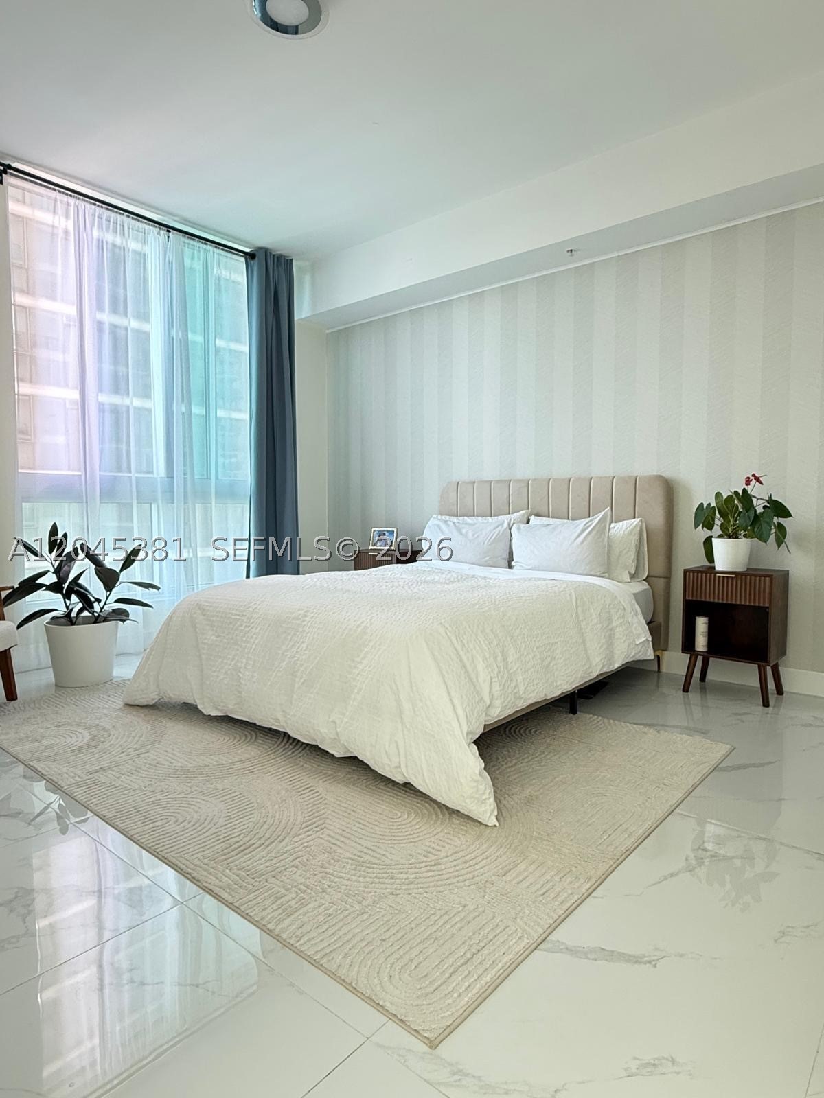 300 S Biscayne Blvd #T-2806, Miami FL 33131