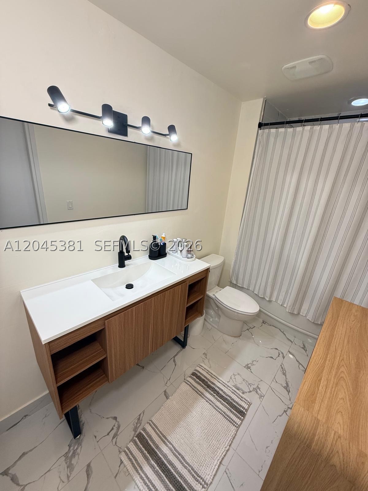 300 S Biscayne Blvd #T-2806, Miami FL 33131
