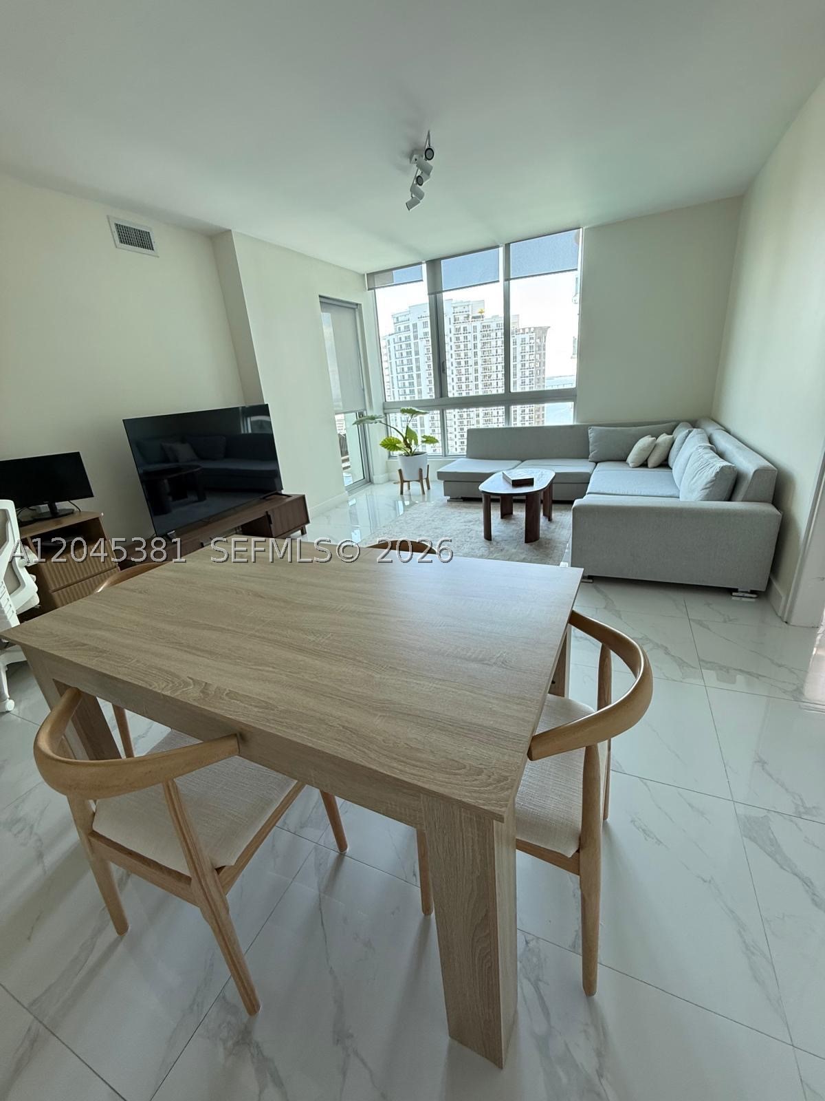 300 S Biscayne Blvd #T-2806, Miami FL 33131