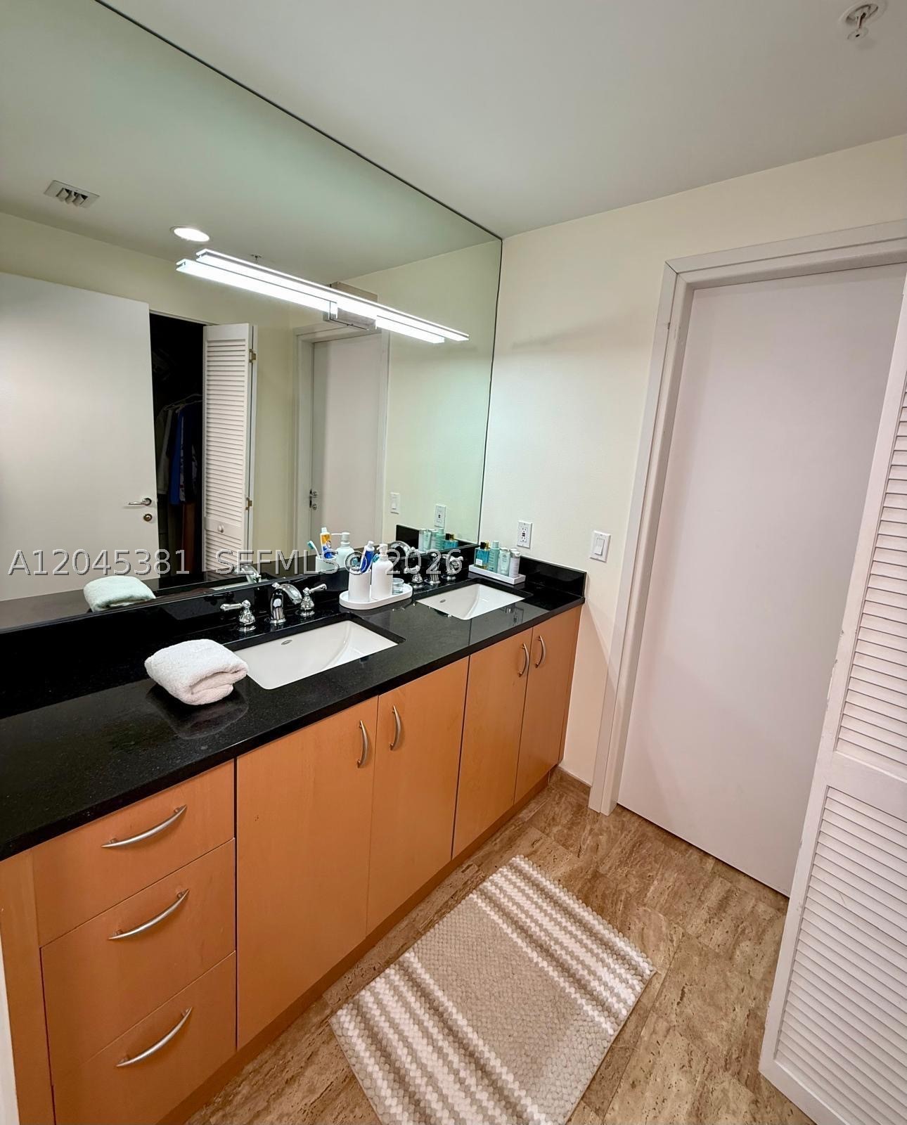 300 S Biscayne Blvd #T-2806, Miami FL 33131