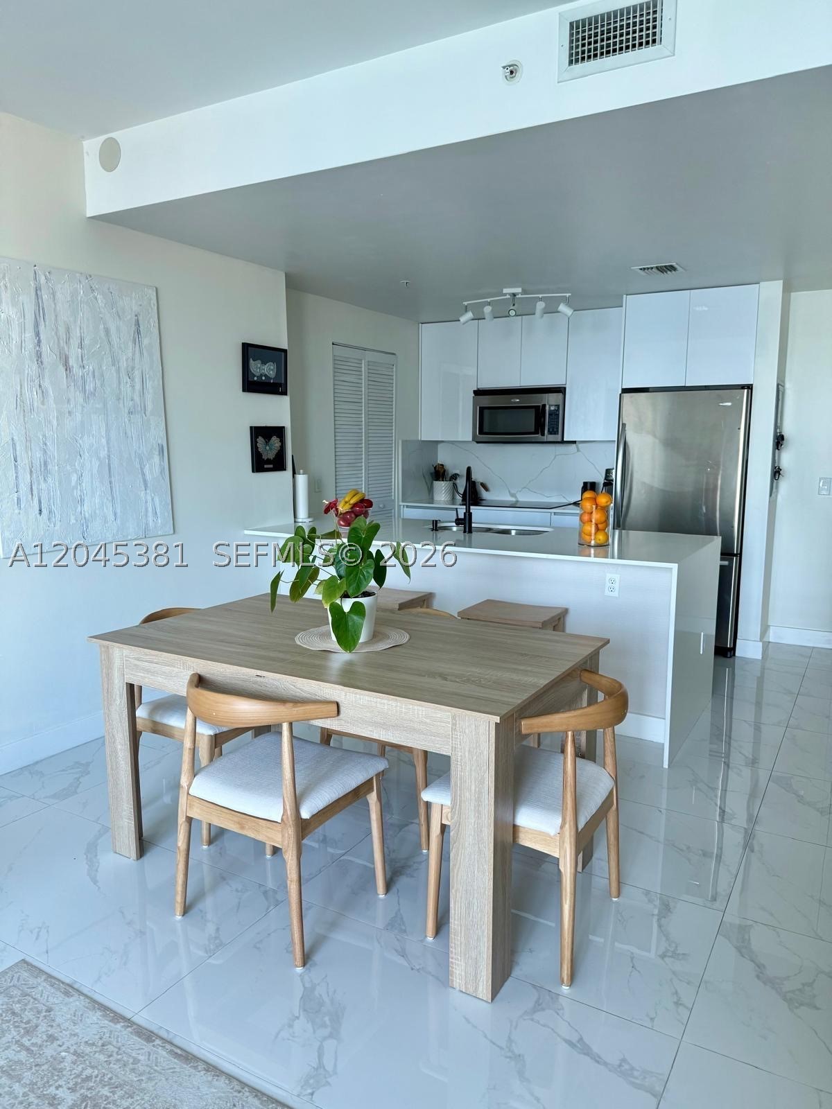 300 S Biscayne Blvd #T-2806, Miami FL 33131