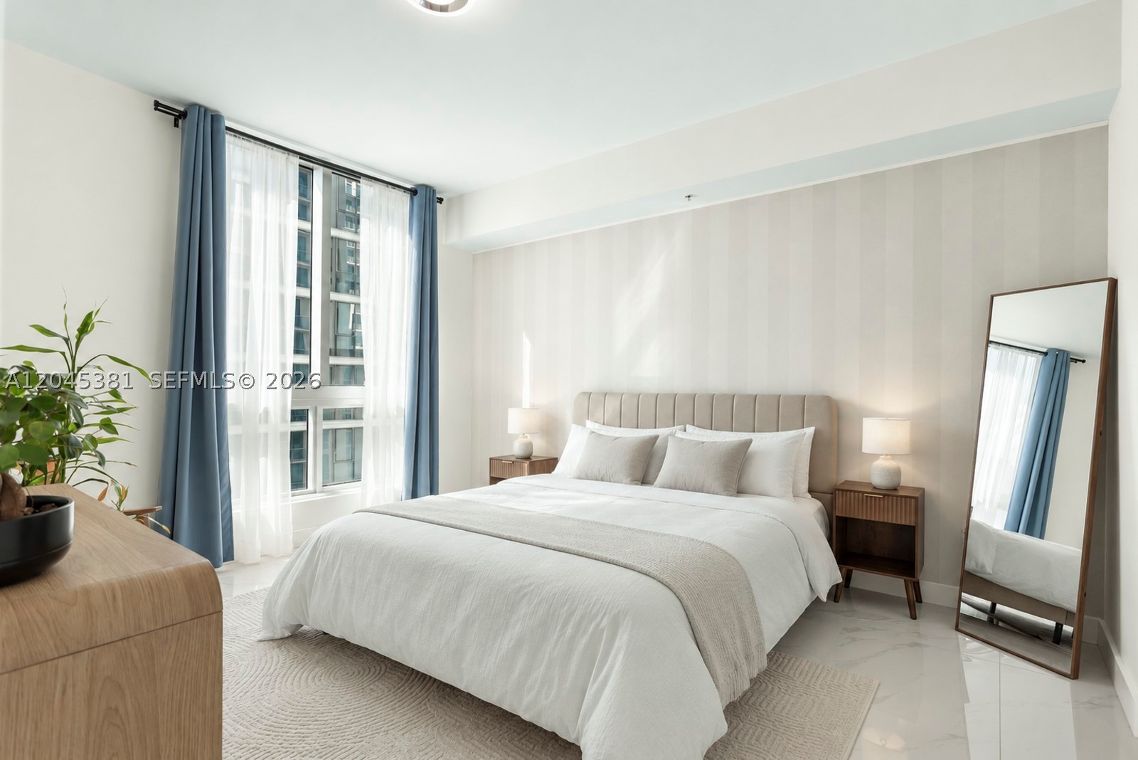 300 S Biscayne Blvd #T-2806, Miami FL 33131
