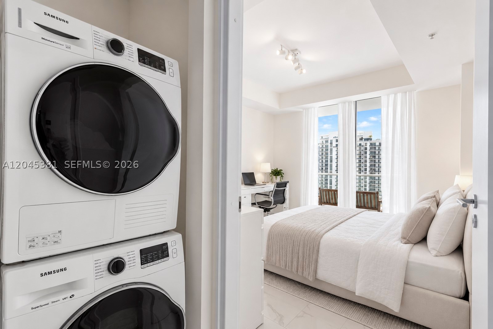 300 S Biscayne Blvd #T-2806, Miami FL 33131