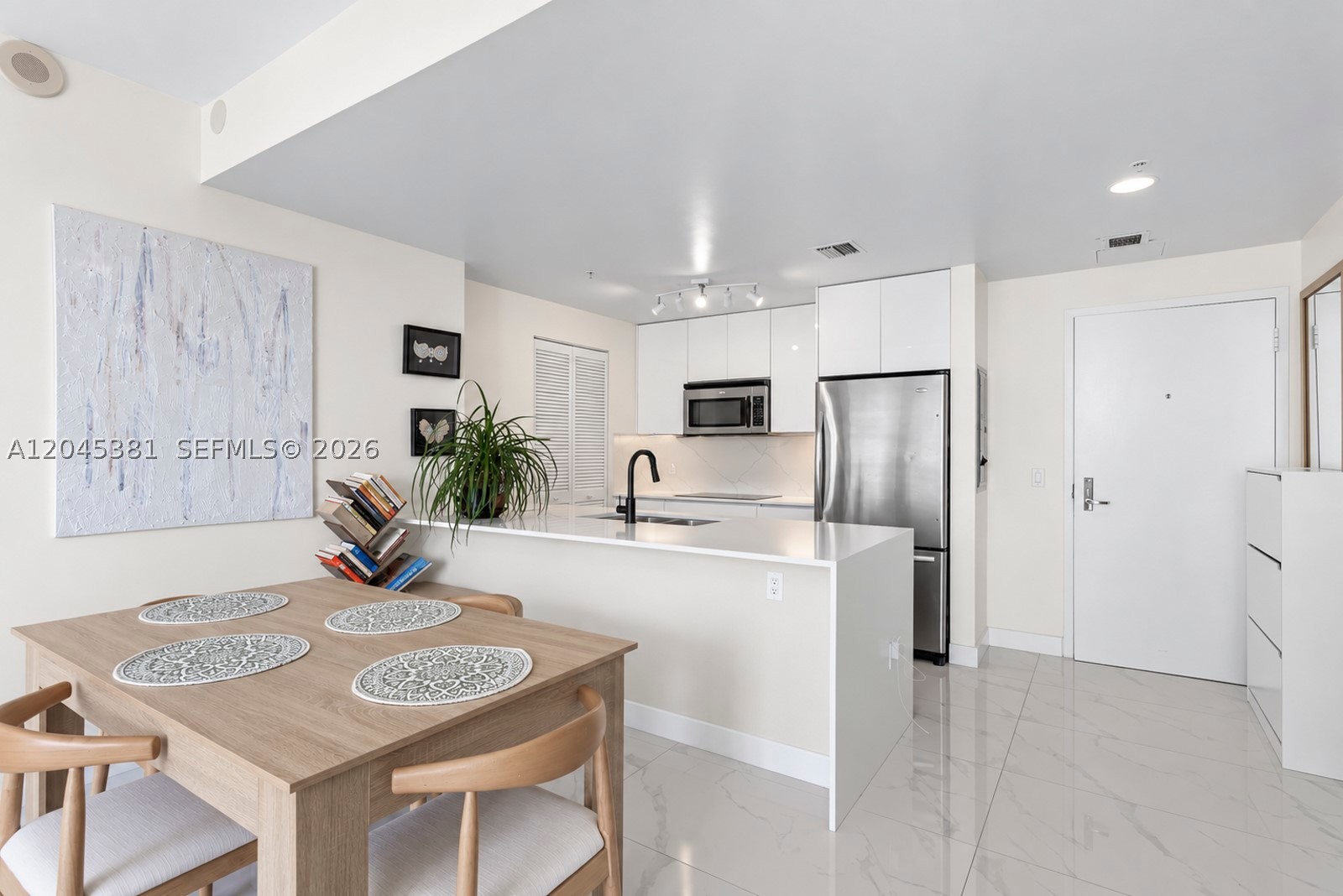 300 S Biscayne Blvd #T-2806, Miami FL 33131