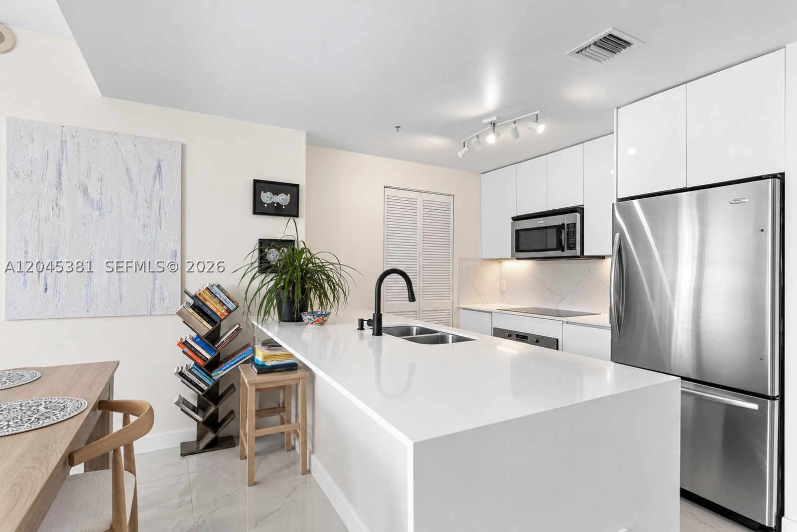300 S Biscayne Blvd #T-2806, Miami FL 33131