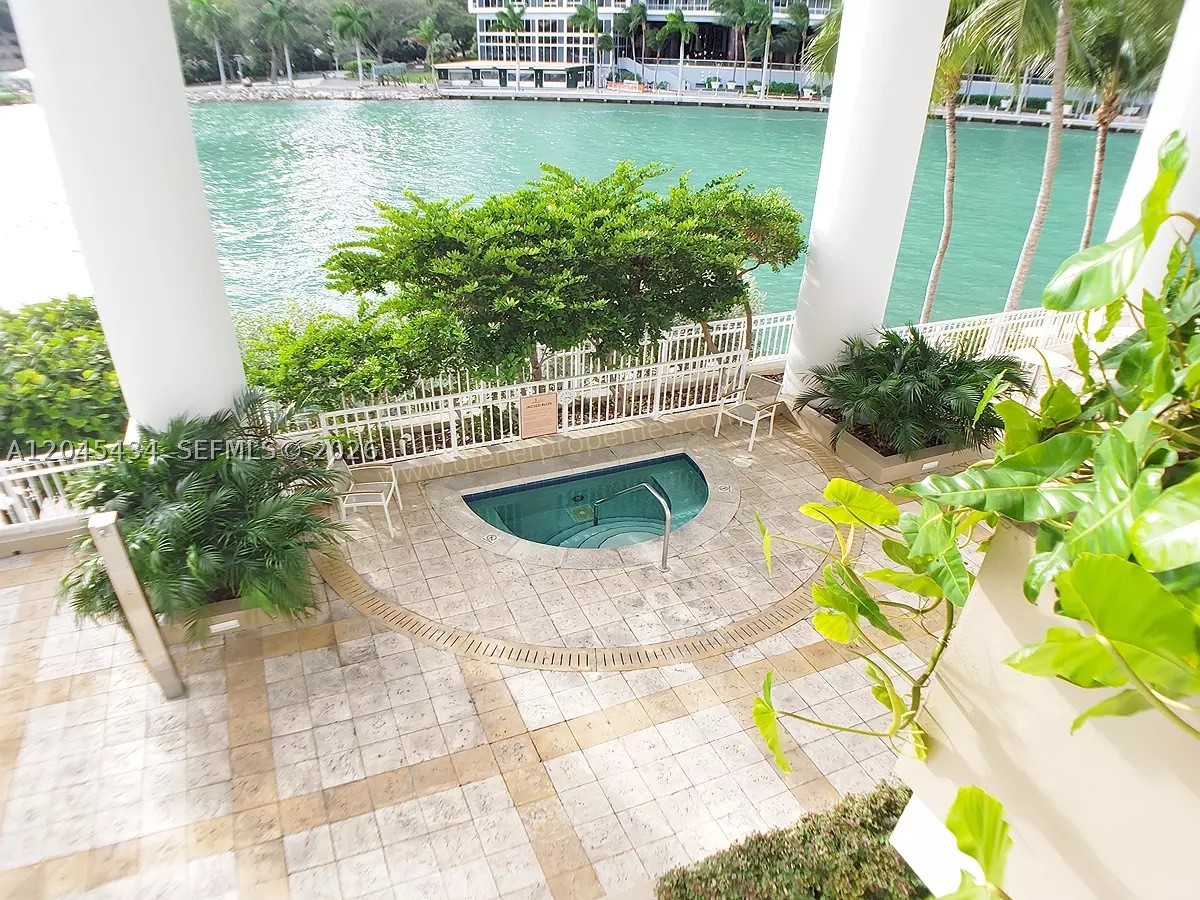 801 Brickell Key Blvd #2204, Miami FL 33131