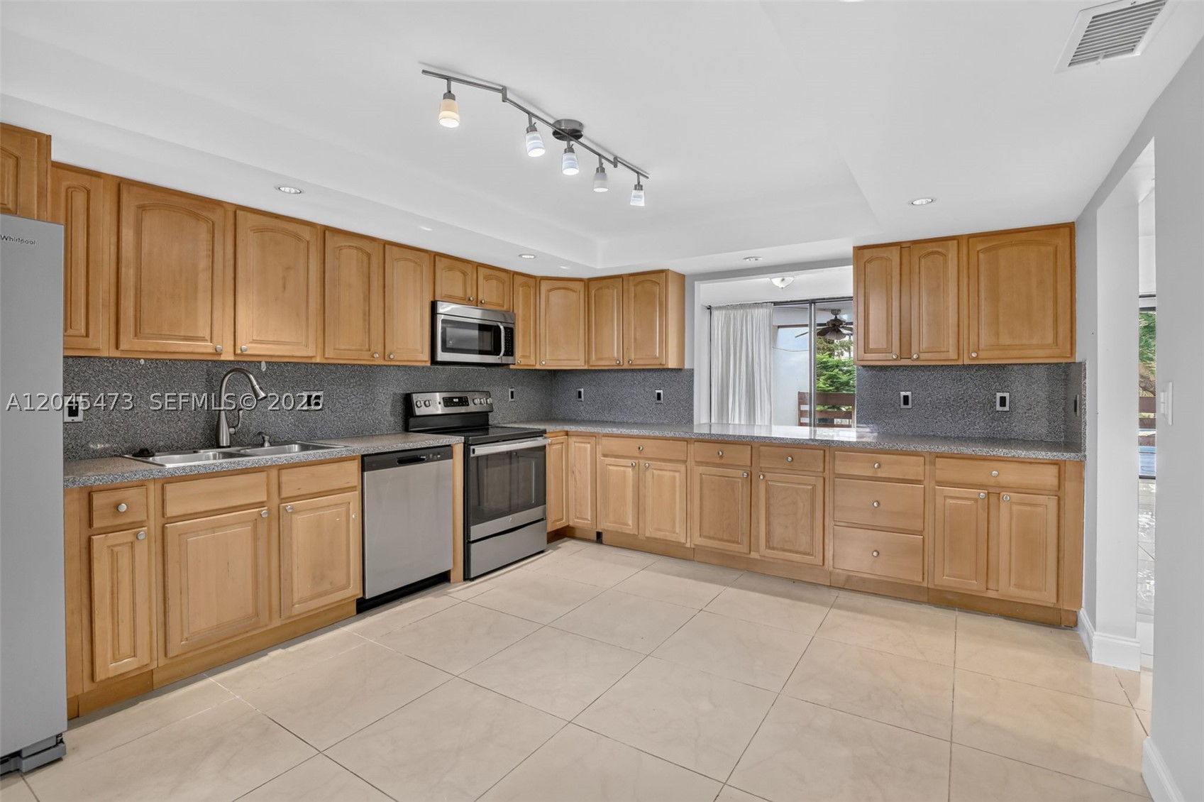 120 SW 96th Ter #204, Plantation FL 33324