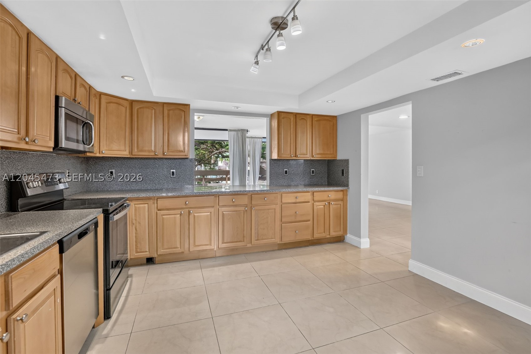 120 SW 96th Ter #204, Plantation FL 33324