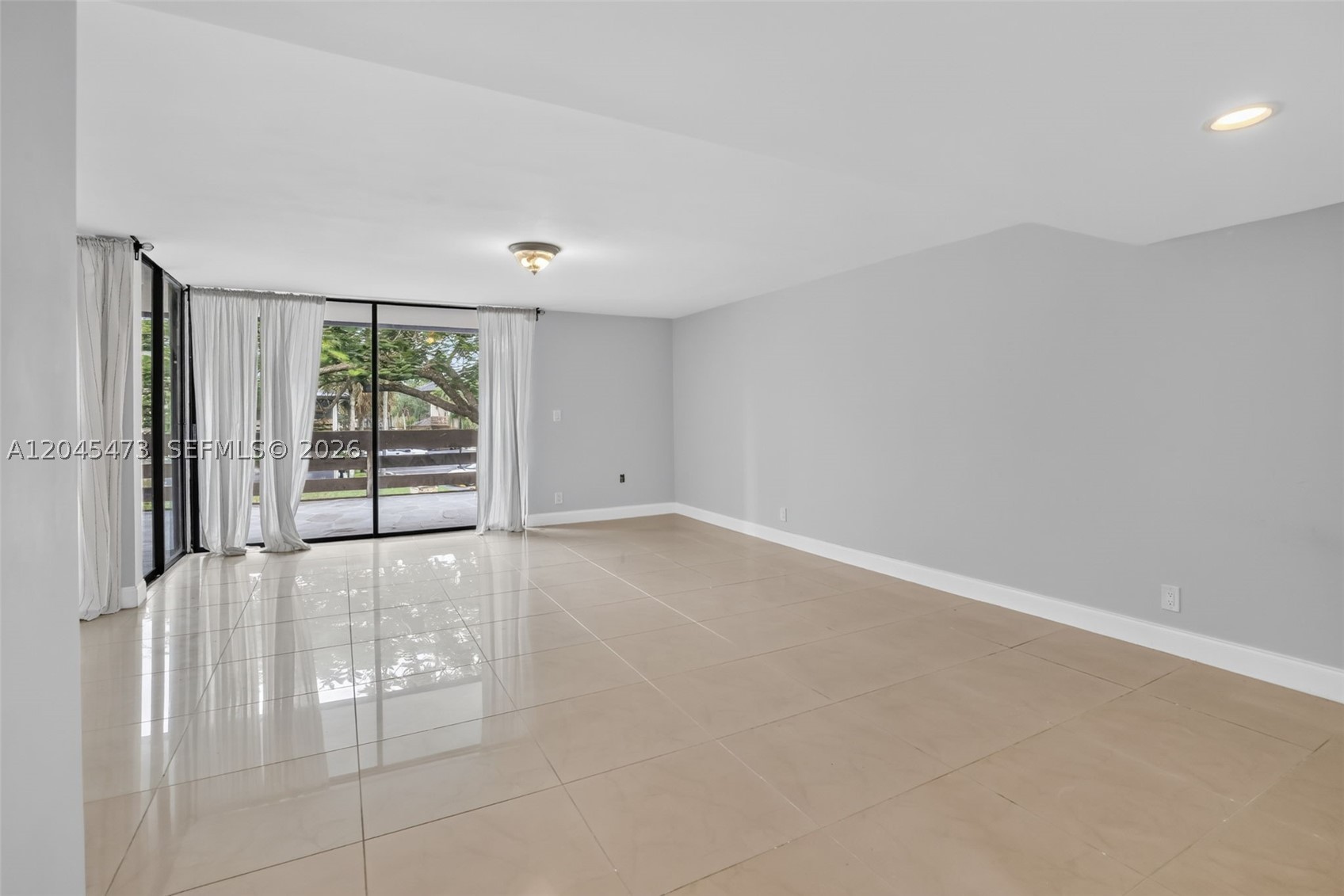 120 SW 96th Ter #204, Plantation FL 33324