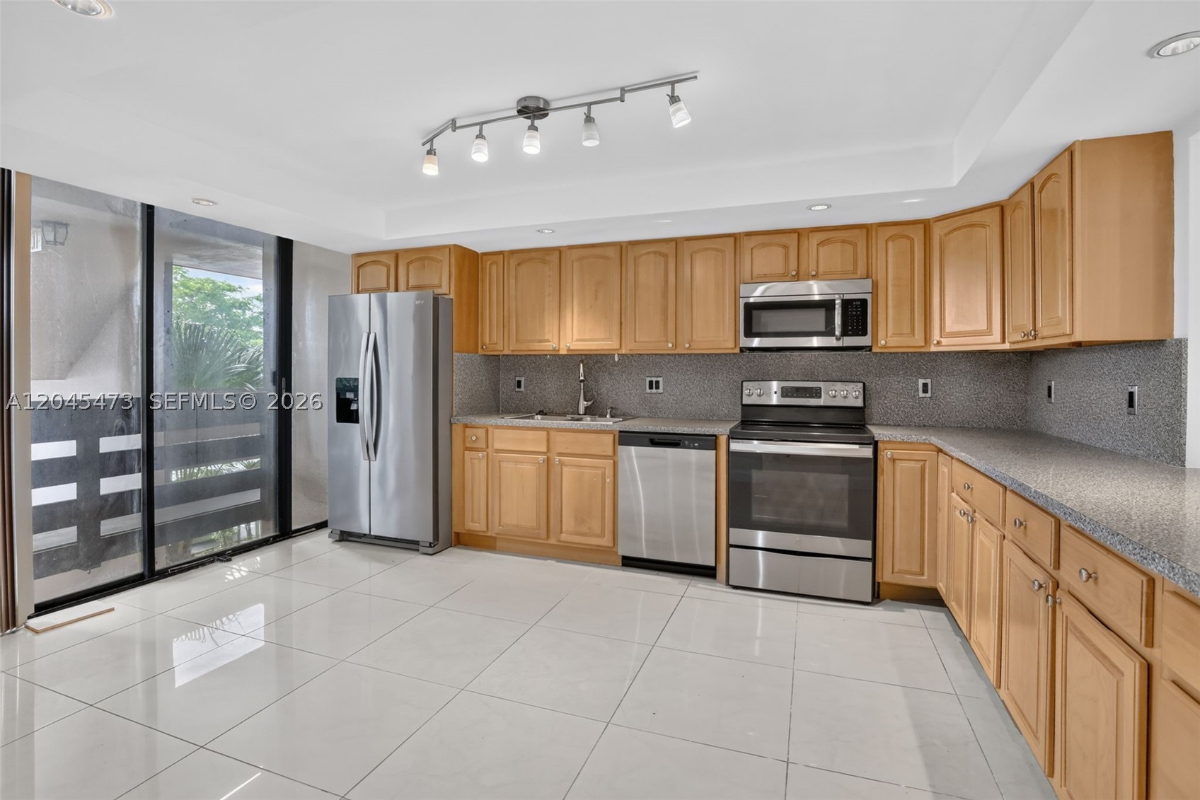 120 SW 96th Ter #204, Plantation FL 33324