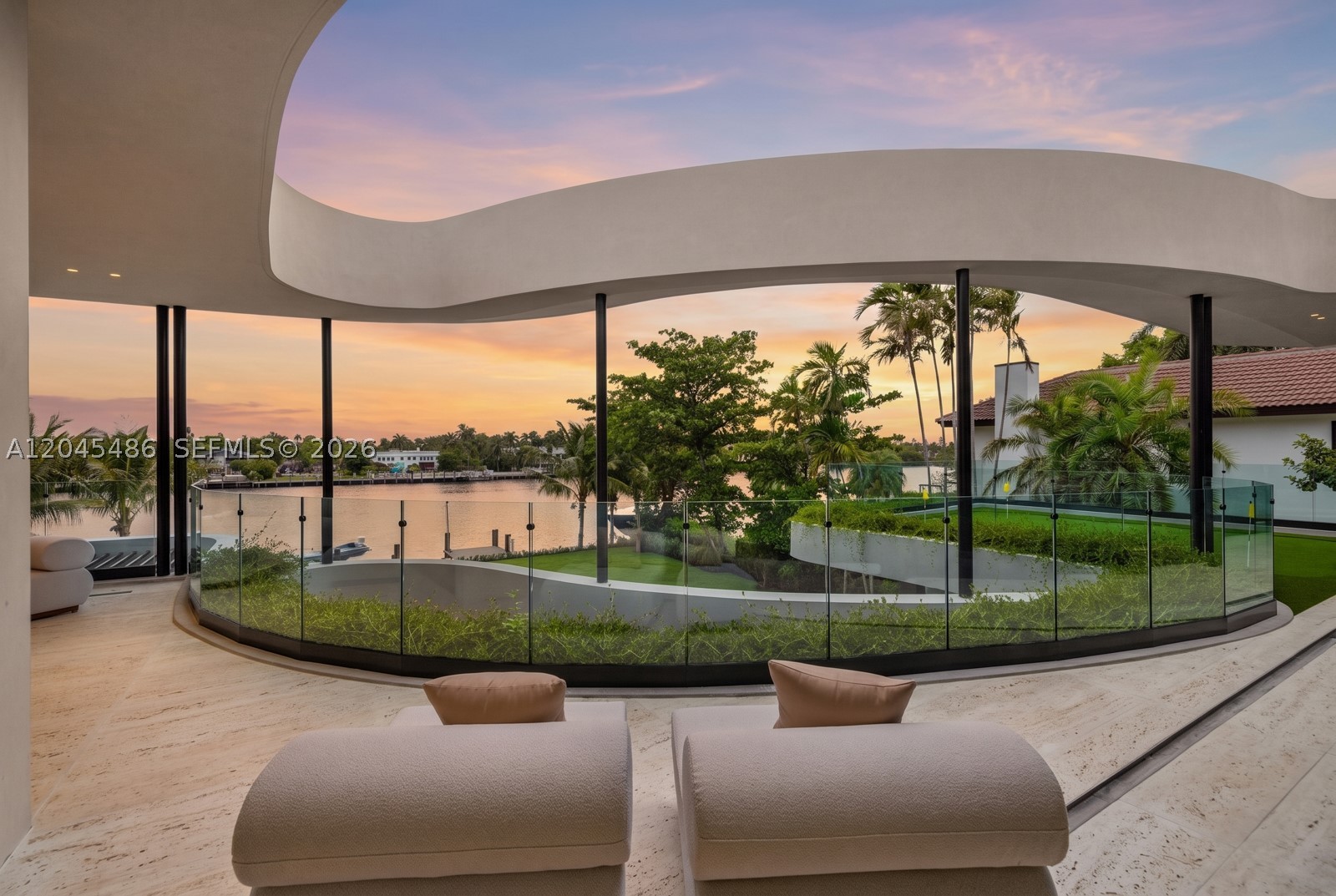 1015 S Southlake Dr, Hollywood FL 33019