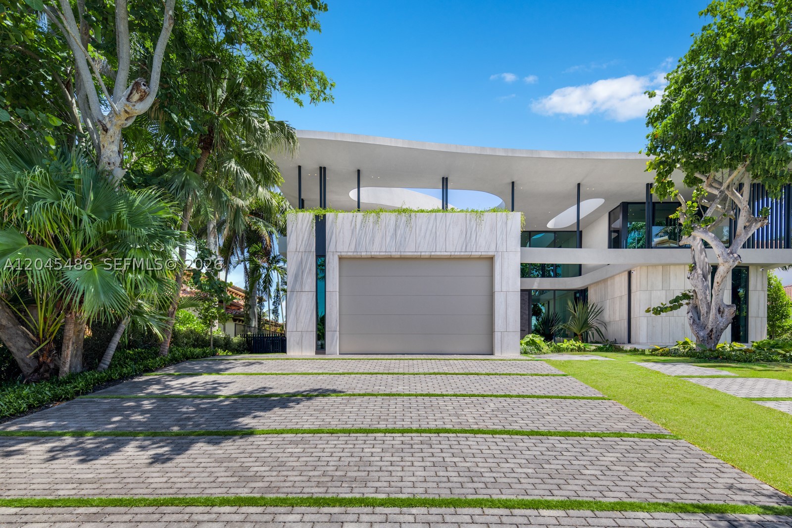 1015 S Southlake Dr, Hollywood FL 33019