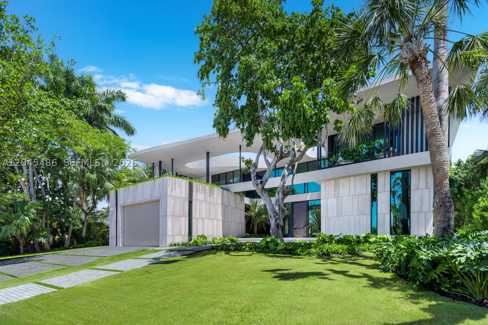 1015 S Southlake Dr, Hollywood FL 33019