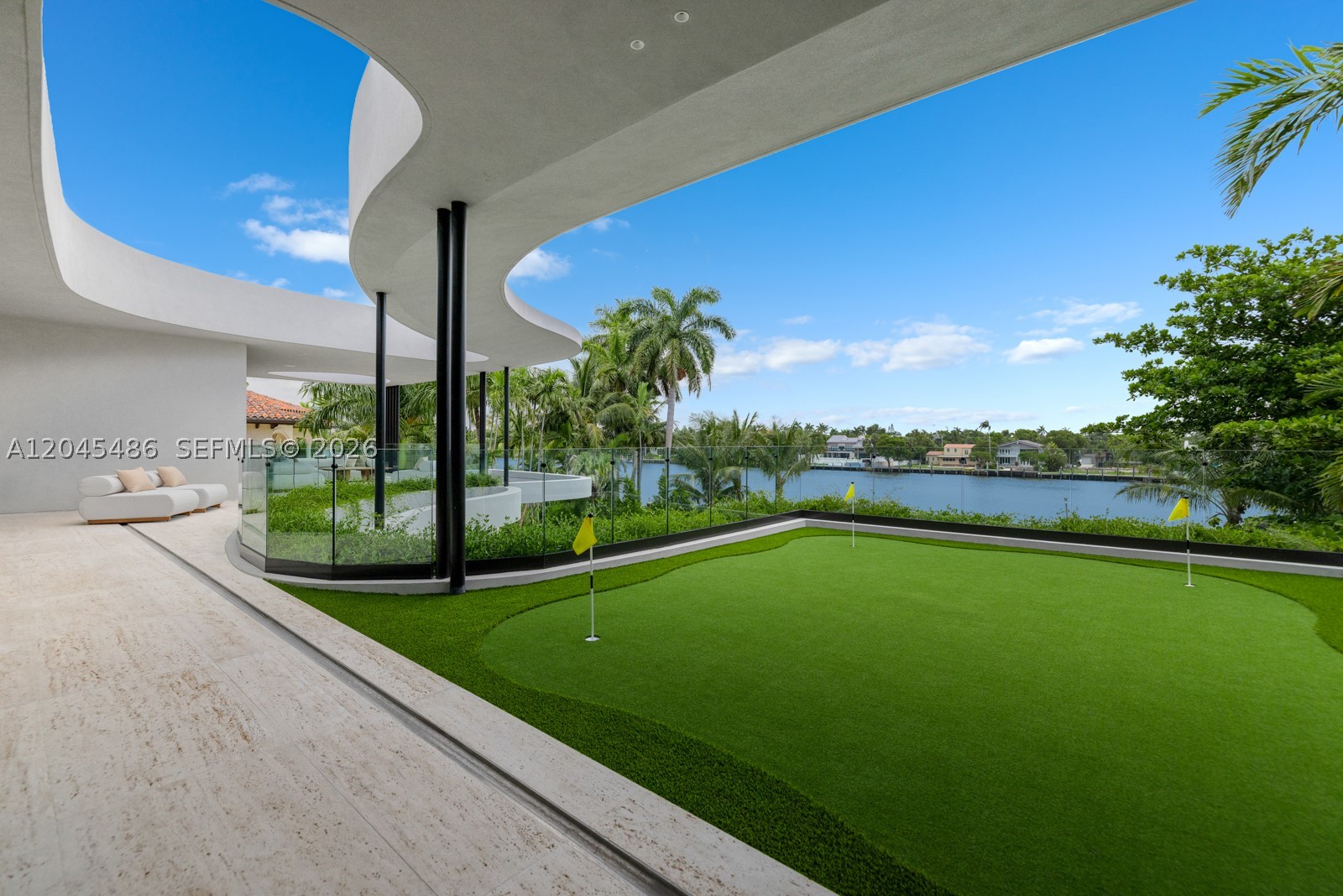 1015 S Southlake Dr, Hollywood FL 33019