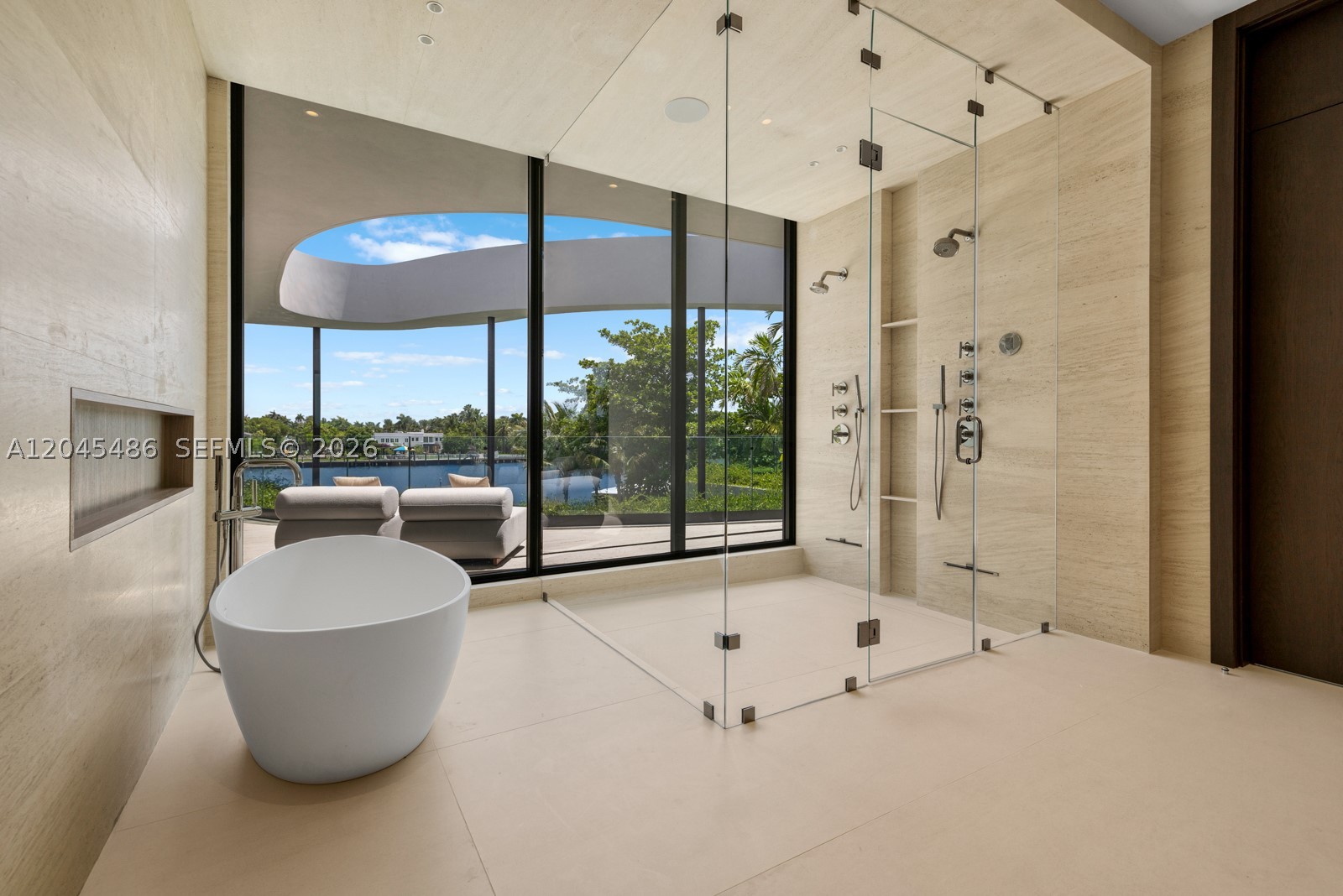 1015 S Southlake Dr, Hollywood FL 33019