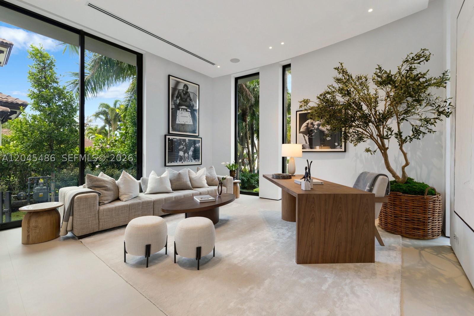 1015 S Southlake Dr, Hollywood FL 33019