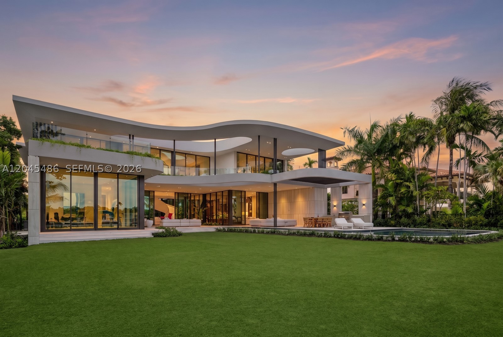 1015 S Southlake Dr, Hollywood FL 33019
