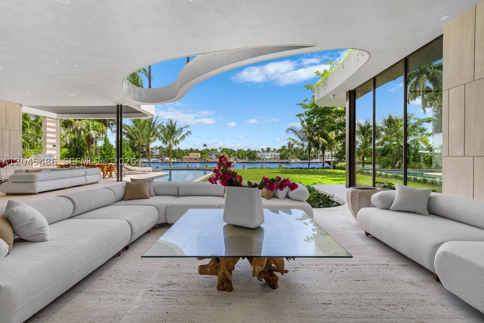 1015 S Southlake Dr, Hollywood FL 33019