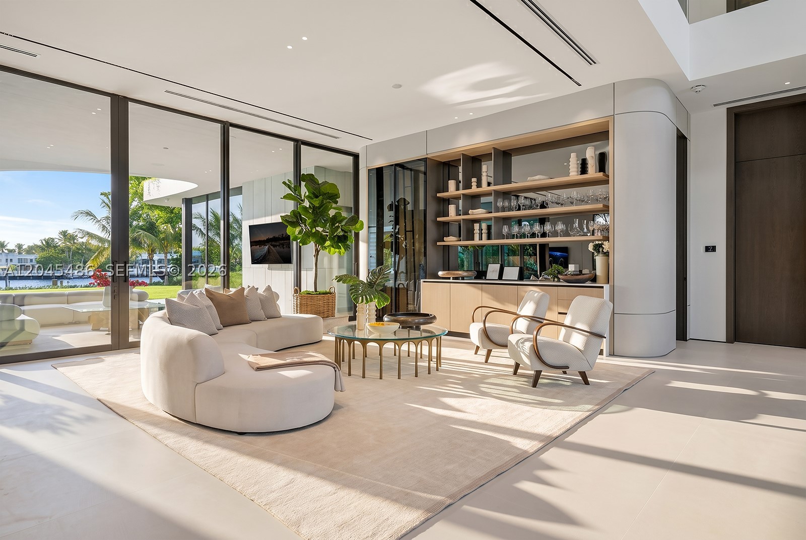 1015 S Southlake Dr, Hollywood FL 33019