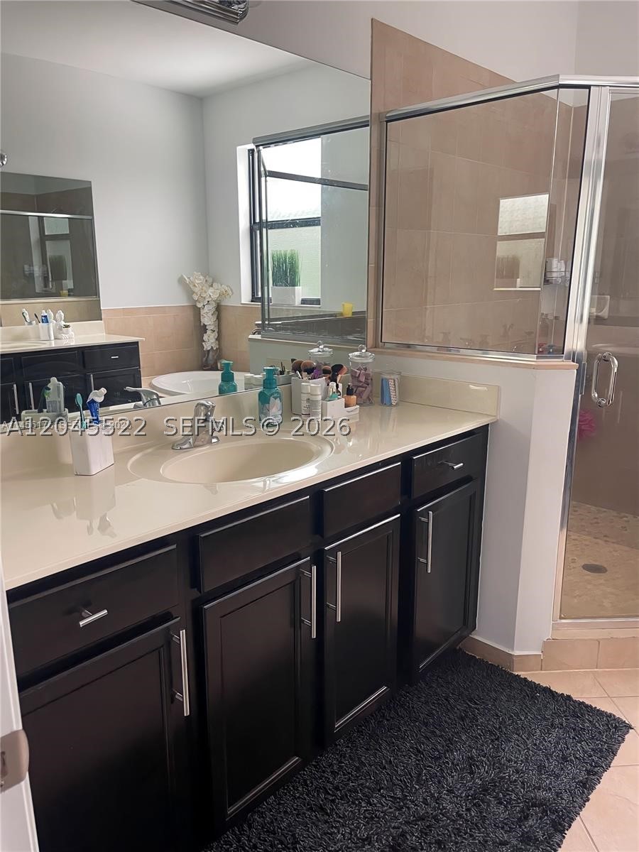 8719 W 33rd Ave, Hialeah FL 33018