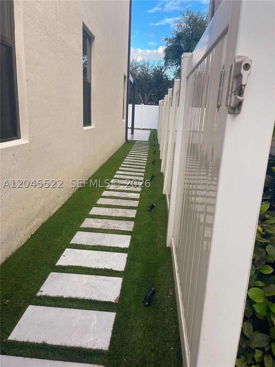 8719 W 33rd Ave, Hialeah FL 33018
