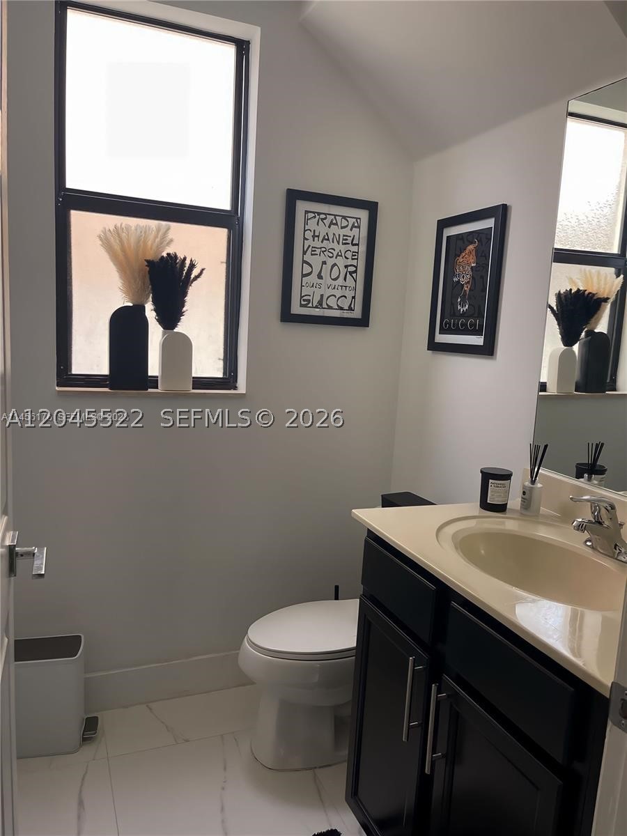 8719 W 33rd Ave, Hialeah FL 33018