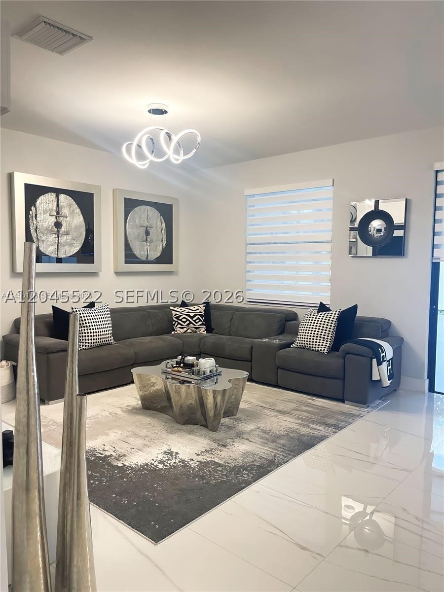 8719 W 33rd Ave, Hialeah FL 33018