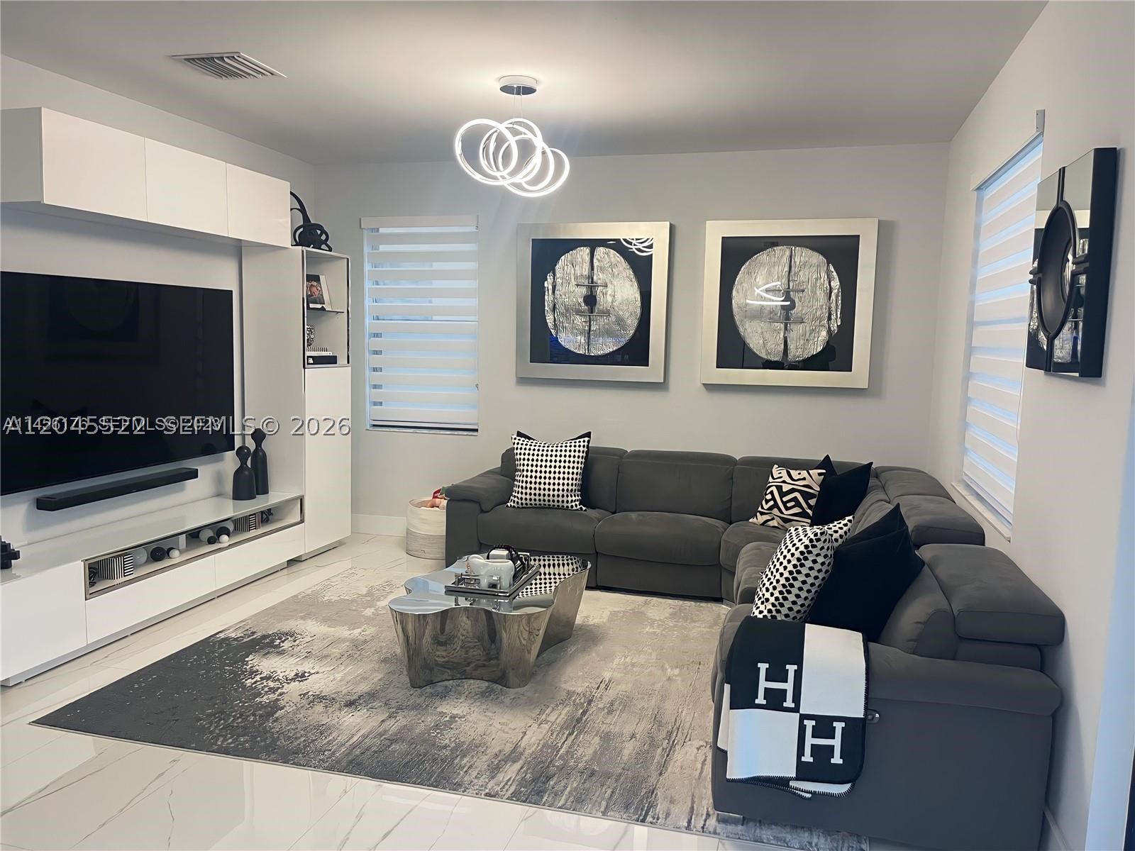 8719 W 33rd Ave, Hialeah FL 33018