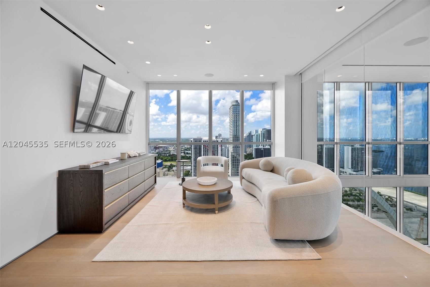 1100 Biscayne Blvd #3906, Miami FL 33132