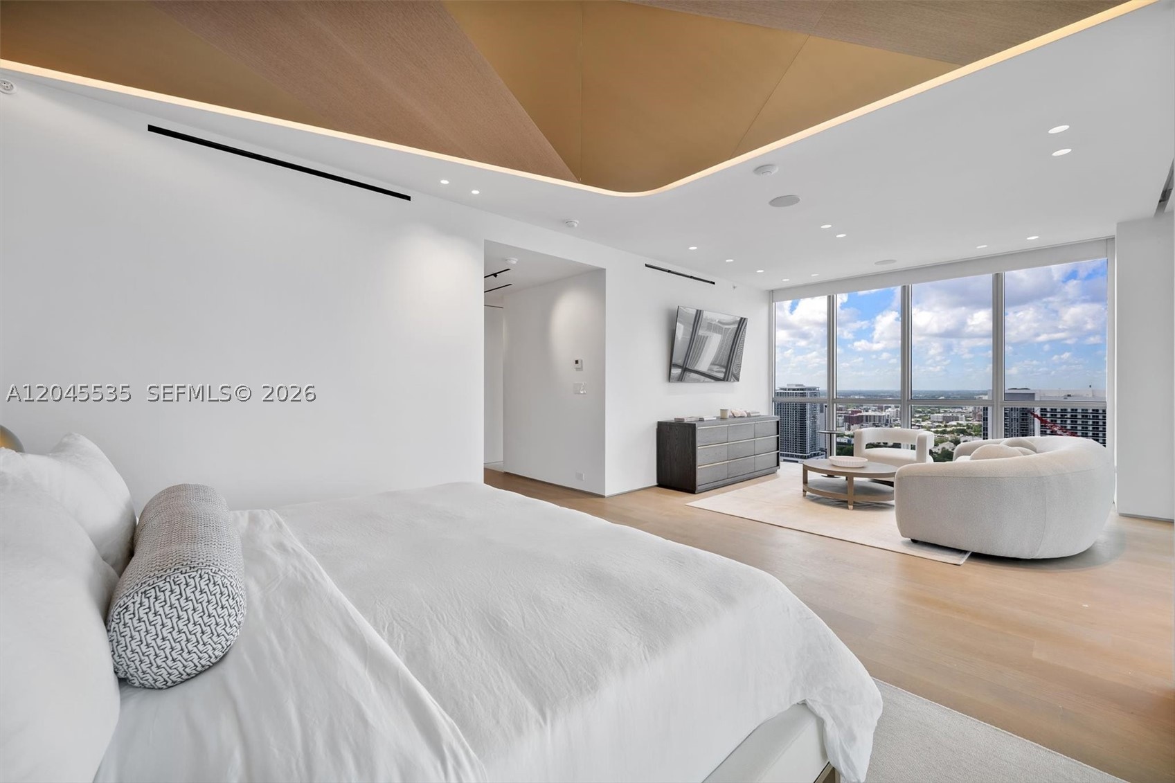1100 Biscayne Blvd #3906, Miami FL 33132