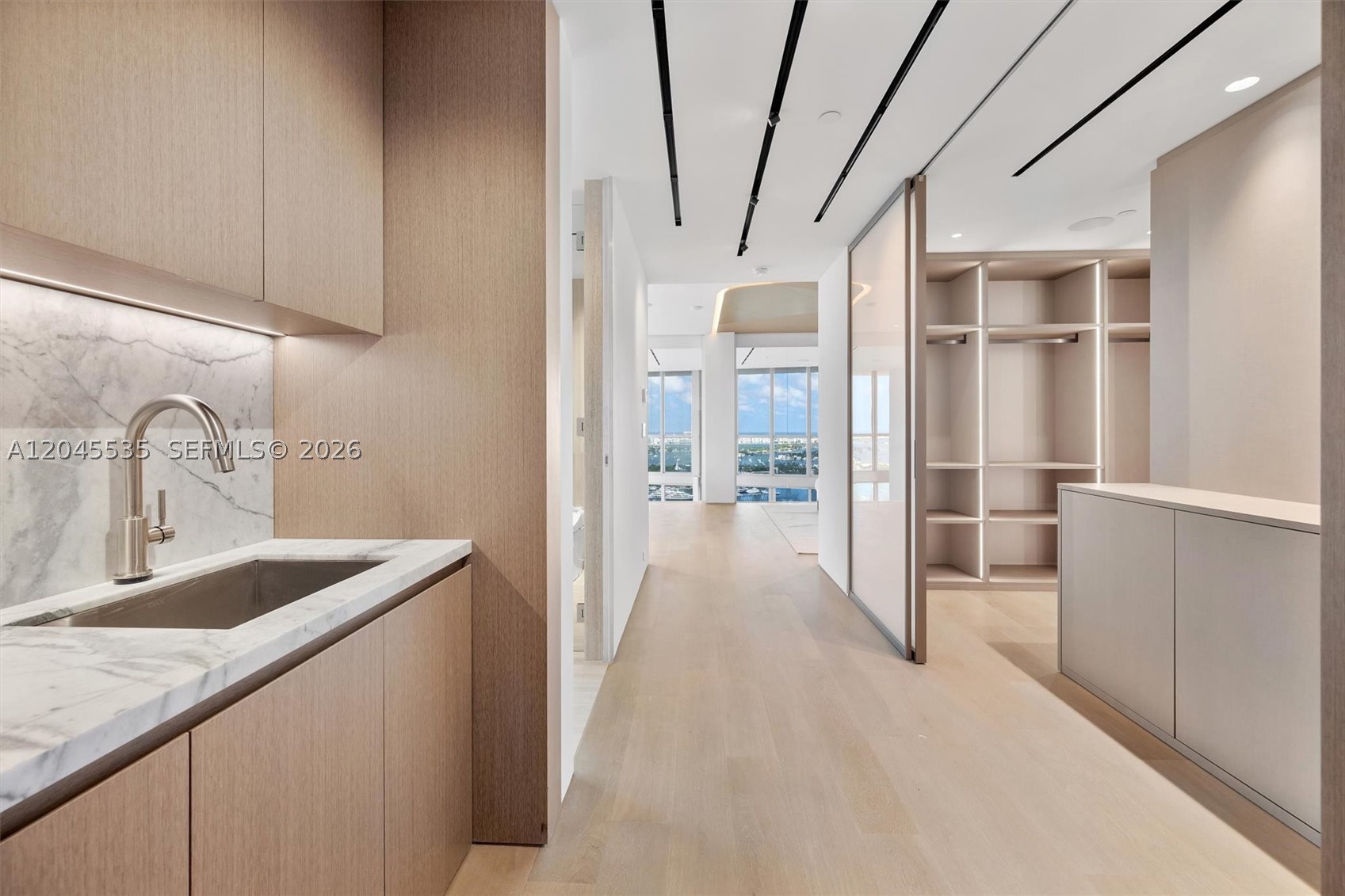 1100 Biscayne Blvd #3906, Miami FL 33132