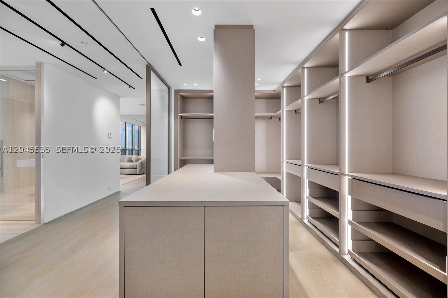 1100 Biscayne Blvd #3906, Miami FL 33132