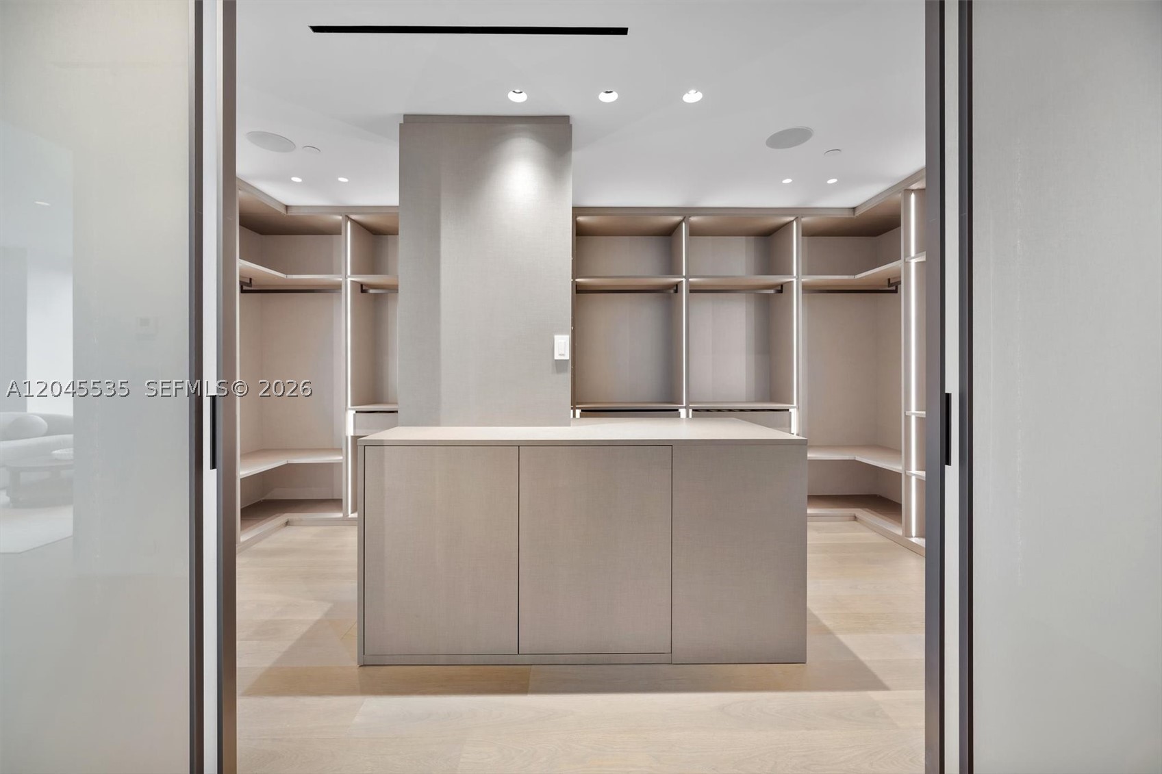 1100 Biscayne Blvd #3906, Miami FL 33132