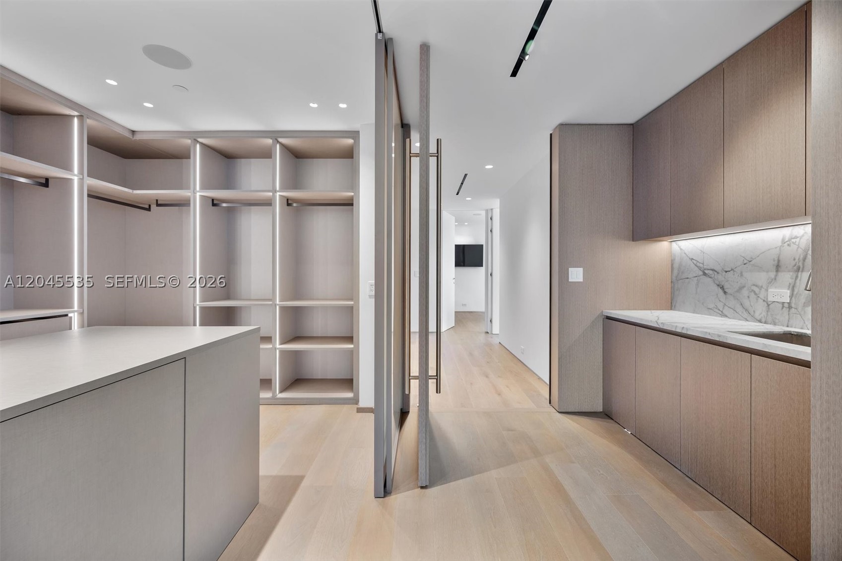 1100 Biscayne Blvd #3906, Miami FL 33132
