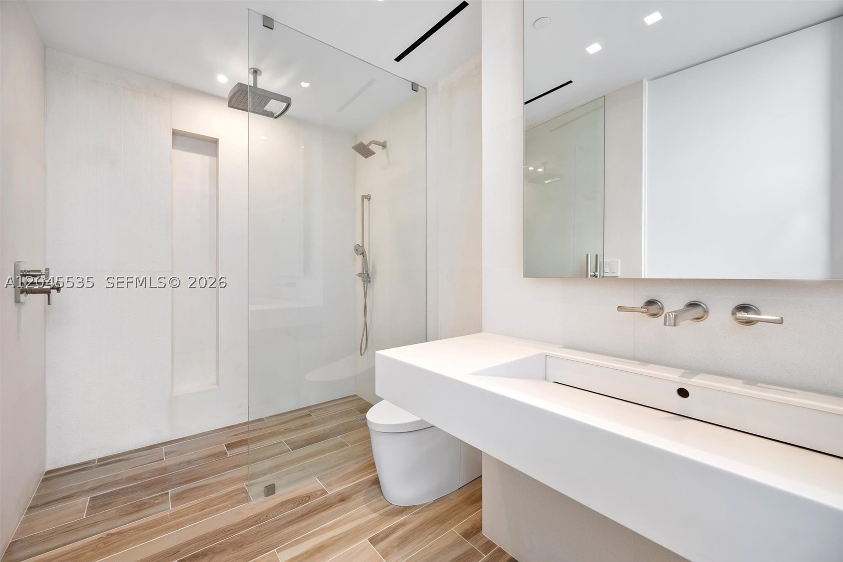 1100 Biscayne Blvd #3906, Miami FL 33132