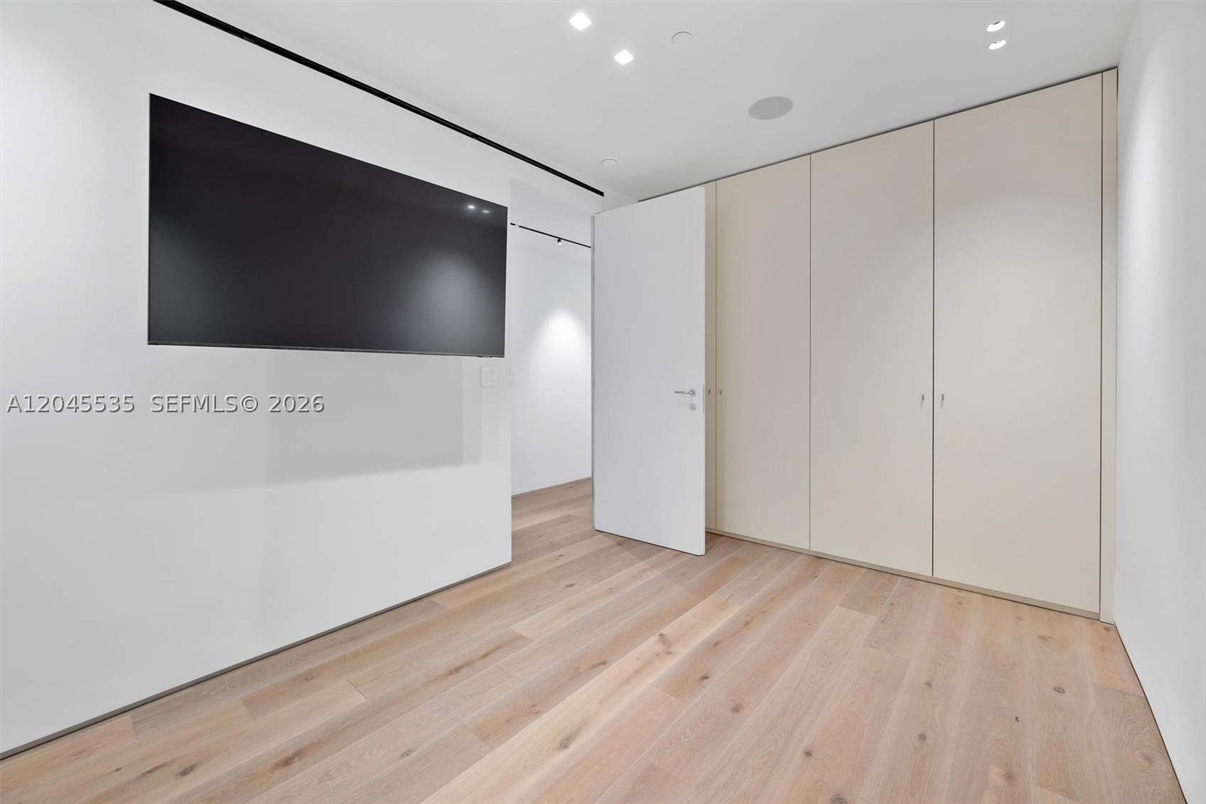 1100 Biscayne Blvd #3906, Miami FL 33132