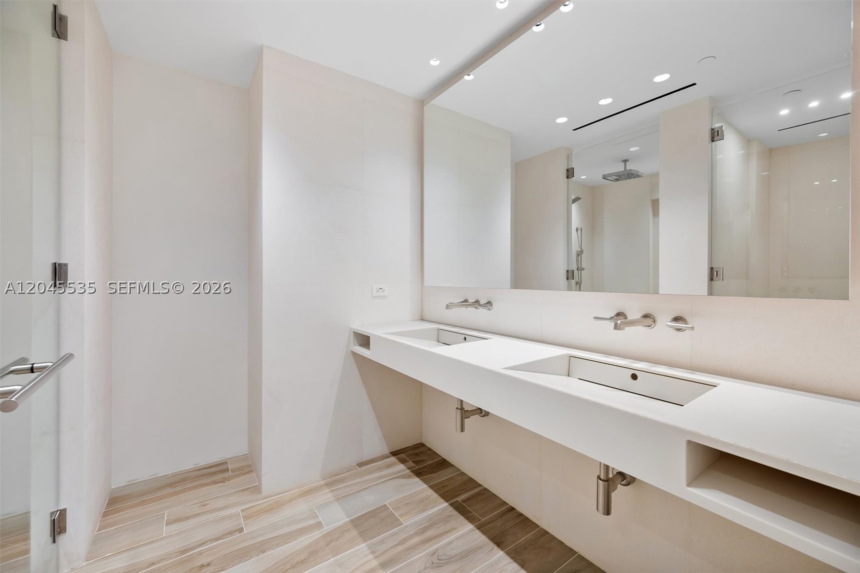 1100 Biscayne Blvd #3906, Miami FL 33132
