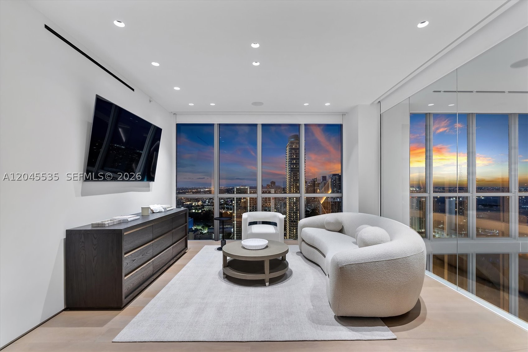1100 Biscayne Blvd #3906, Miami FL 33132