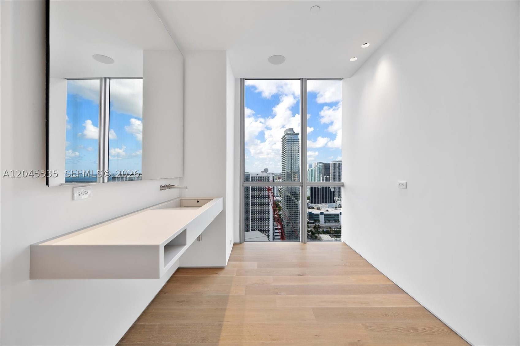 1100 Biscayne Blvd #3906, Miami FL 33132