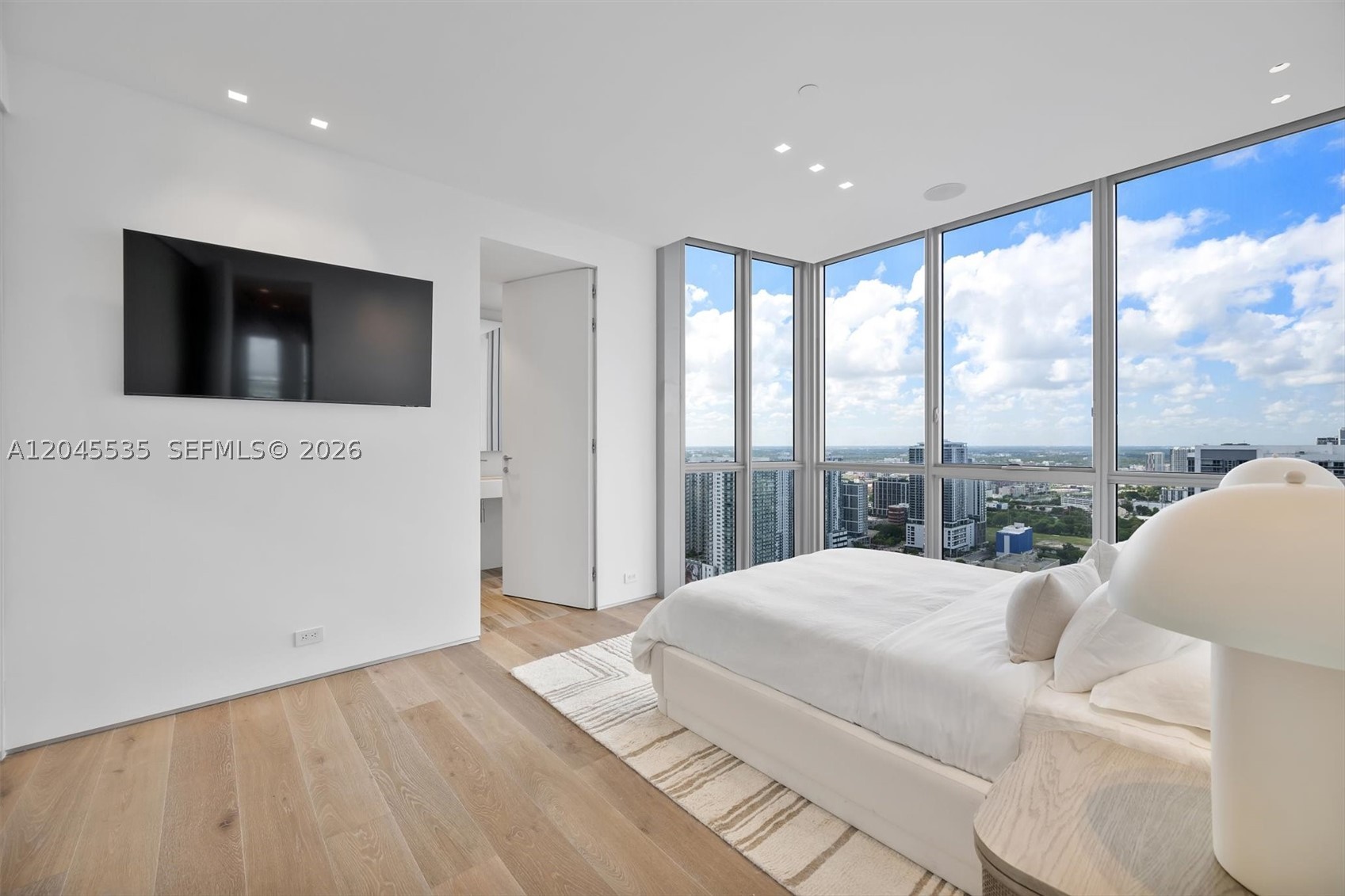 1100 Biscayne Blvd #3906, Miami FL 33132
