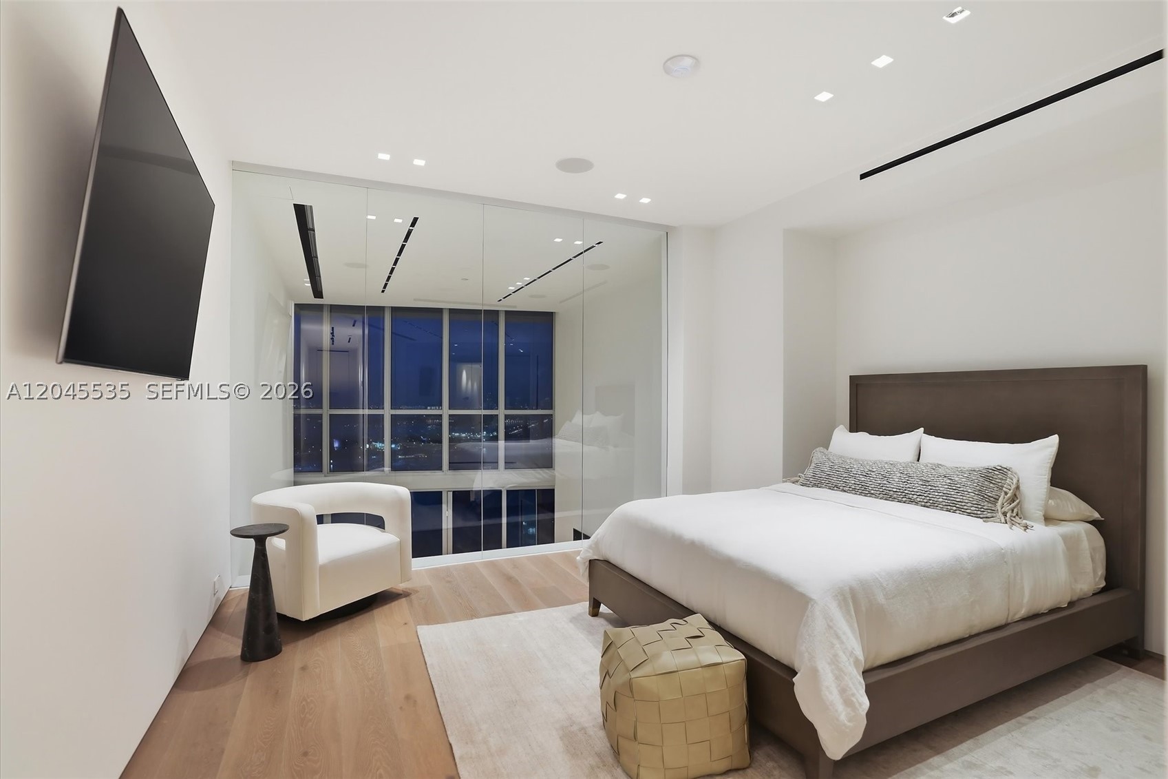 1100 Biscayne Blvd #3906, Miami FL 33132