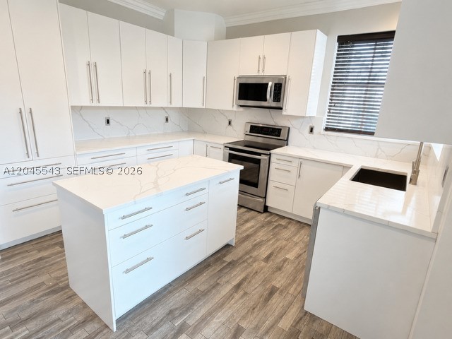 15941 NW 83rd Ave, Miami Lakes FL 33016