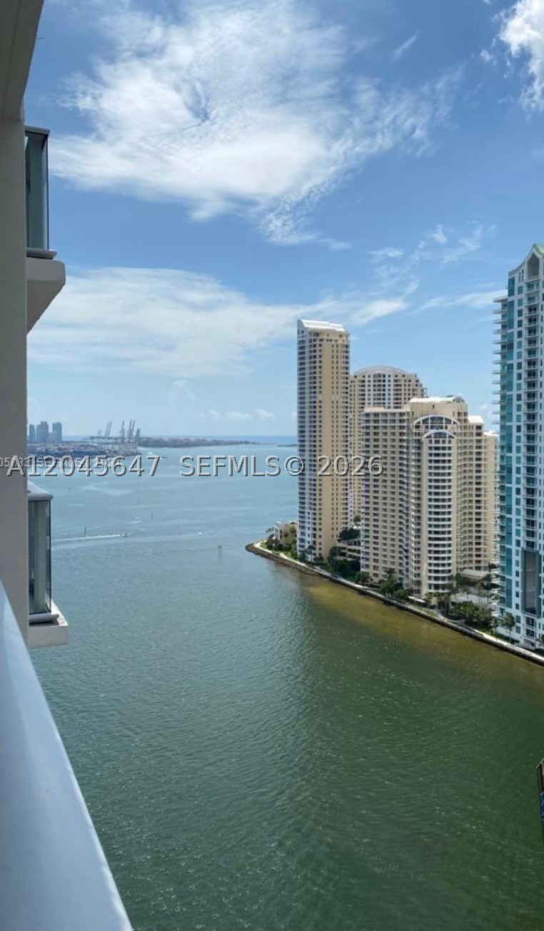 300 S Biscayne Blvd #T-2302, Miami FL 33131