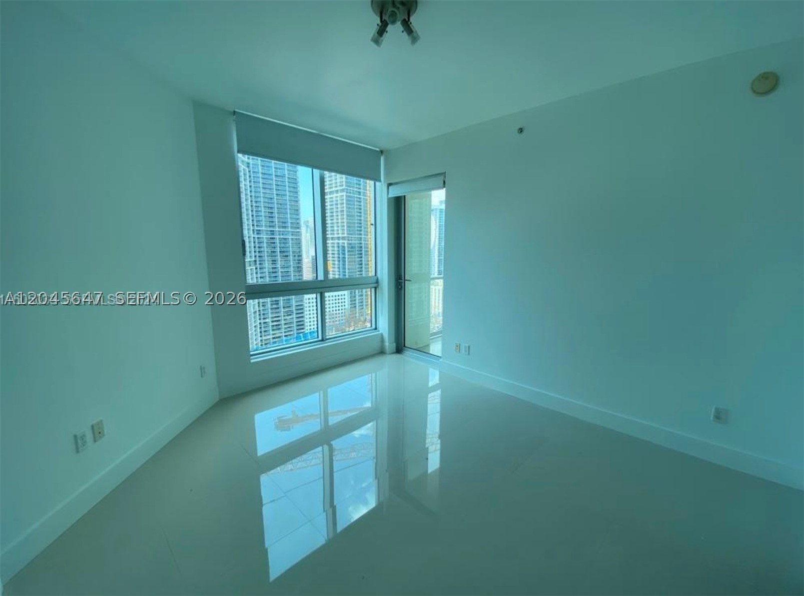 300 S Biscayne Blvd #T-2302, Miami FL 33131