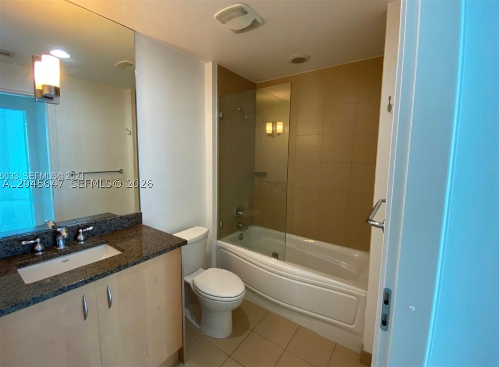 300 S Biscayne Blvd #T-2302, Miami FL 33131