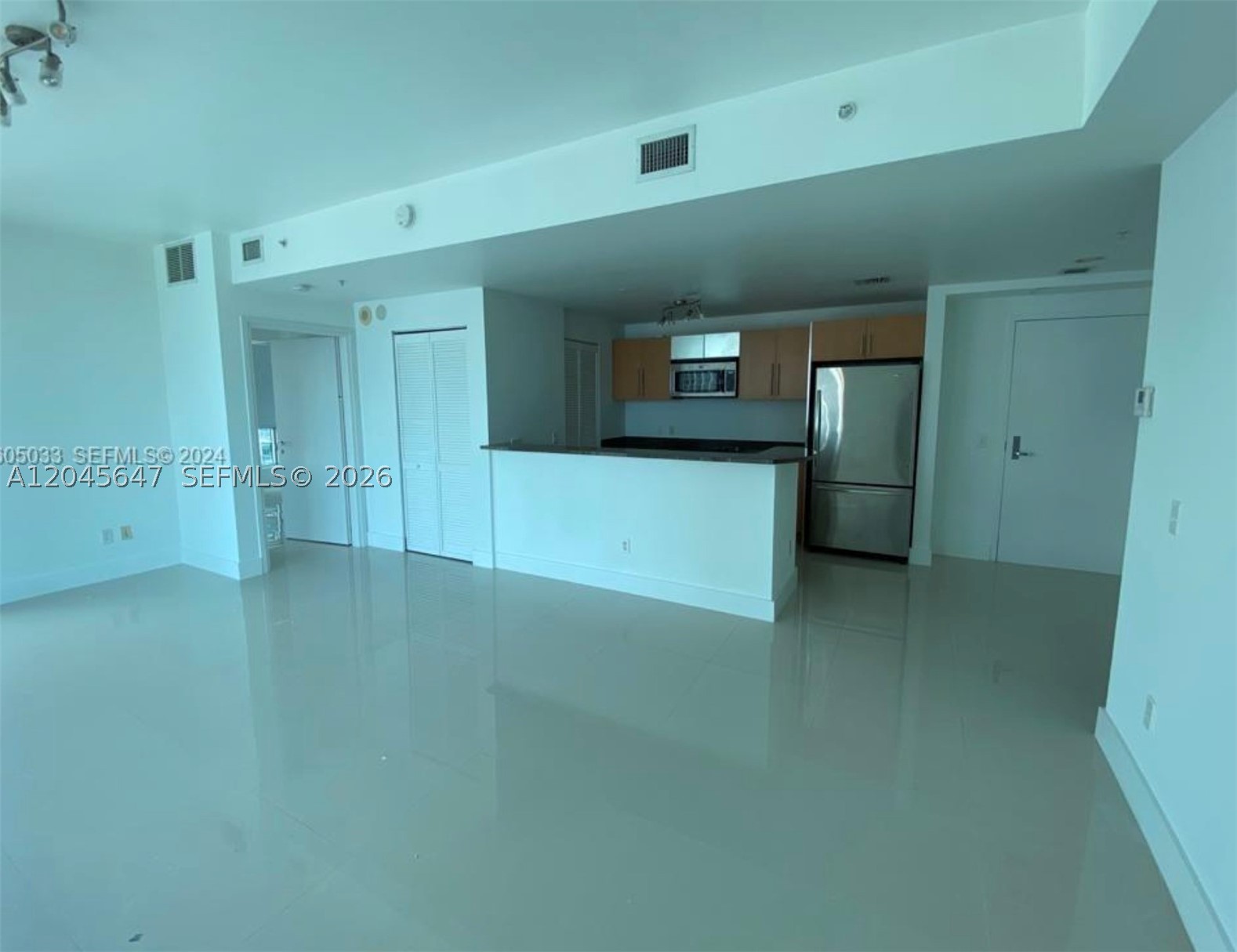 300 S Biscayne Blvd #T-2302, Miami FL 33131