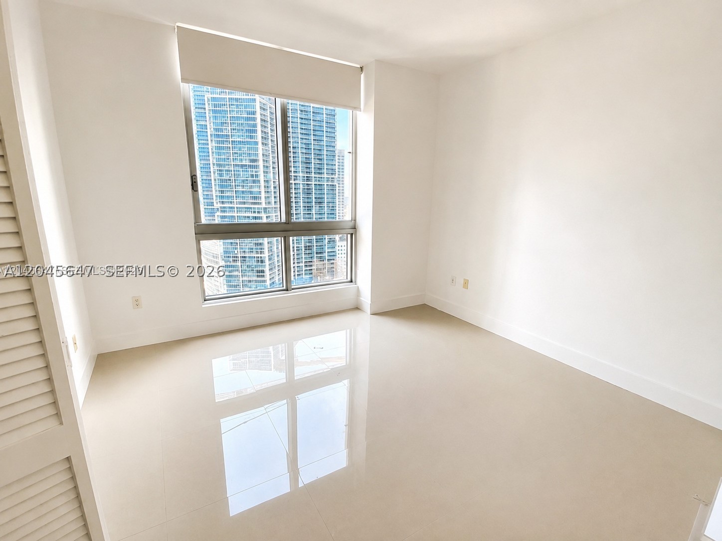 300 S Biscayne Blvd #T-2302, Miami FL 33131